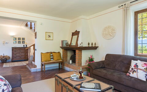 Poggio Medei 10: Meubles, Design Intérieur, Sol, Canapé, Mur, Sol, Bois, Salon, Pièce, Cadre