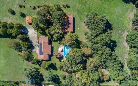 Villa Rasena 6: Paysage, Plaine, Zone Résidentielle, Lot Terre, Maison, Prairie, Domicile, Zone Rurale, Pelouse, Vue Du Ciel