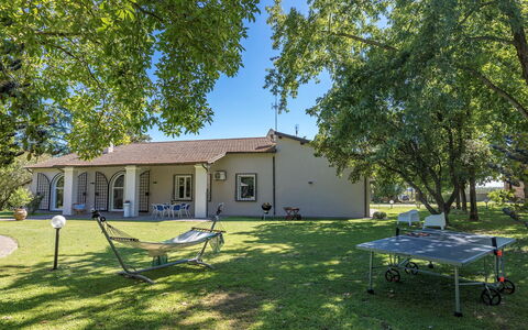 Villa Rasena 6: Arbre, Herbe, Maison, Domicile, Zone Résidentielle, Biens, Chalet, Pelouse, Ferme