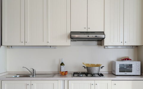 Arcimboldo House 2+2: Cuisine, Appareil De Cuisine, Cabinetry, Design Intérieur, Bois, Comptoir, Meubles, Principaux Appliance, Éclairage, Domicile