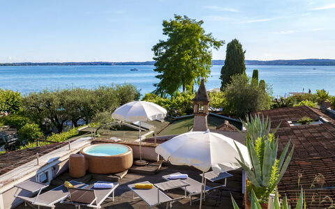 Arcimboldo House 2+2: Piscine, Recours, Mobilier De Jardin, Parapluie, Eco Hôtel, Ville Resort, Hôtel, Biens, Chaise, Villa