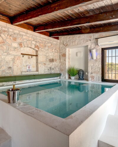 Trulli Littoria 4: Mur, Piscine, Meubles, Sol, Architecture, Recours, Sol, Composite, Luminaire Plomberie, Baignoire