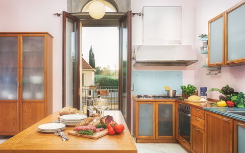 Villa Croci 12: Cuisine, Bois, Design Intérieur, Meubles, Appareil De Cuisine, Comptoir, Principaux Appliance, Sol, Cabinetry, Domicile