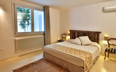 Villa Pajare Francesi 8+2: Lit, Meubles, Chambre, Design Intérieur, Literie, Mur, Drap De Lit, Bois, Sol, Sol