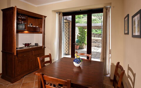 Val di Marco 12: Meubles, Bois, Design Intérieur, Sol, Table, Table Cuisine Et Salle A Manger, Salle À Manger, Chaise, Sol, Porte