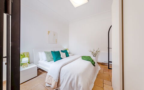 Villa Manco 12: Design Intérieur, Meubles, Sol, Sol, Mur, Lit, Bois, Plafond, Pièce, Chambre