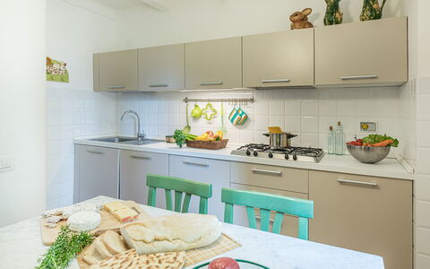 Casa Ciculino 8: Cuisine, Appareil De Cuisine, Principaux Appliance, Comptoir, Design Intérieur, Cabinetry, Meubles, Evier, Sol, Domicile
