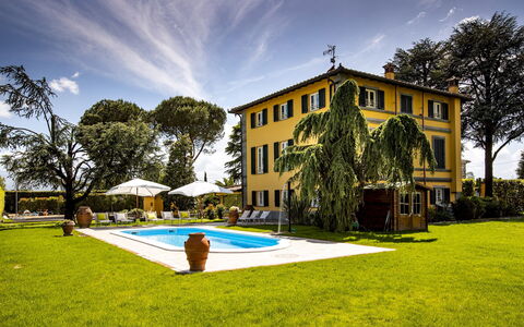 Villa Luigina 8: Pelouse, Biens, Piscine, Villa, Cour, Hôtel, Manoir, Hacienda