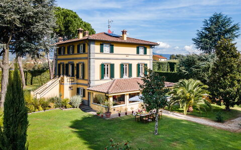 Villa Luigina 8: Domicile, Maison, Zone Résidentielle, Arbuste, Biens, Jardin, Manoir, Aménagement Paysager, Villa, Balcon