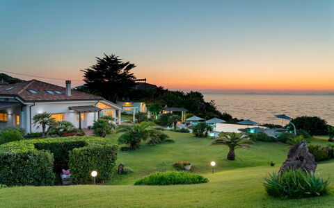 Villa Ambra 10: Recours, Mer, Côte, Eco Hôtel, Jardin, Océan, Aménagement Paysager, Tropiques, Biens, Pelouse