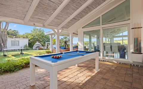 Villa Ambra 10: Sol, Sol, Meubles, Plafond, Design Intérieur, Recours, Piscine, Chaise, Ombre, Mobilier De Jardin
