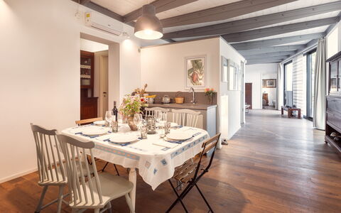 Podere Torre delle Sorgenti 4: Meubles, Design Intérieur, Sol, Sol, Parquet, Chaise, Bois, Plafond, Table, Salle À Manger