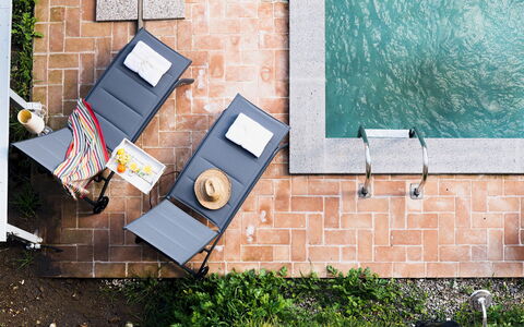 Podere Torre delle Sorgenti 4: Mobilier De Jardin, Meubles, Composite, Piscine, Chaise, Tableau De Plein Air, Pot De Fleur, Brique, Jardin, Ombre