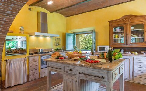 San Francesco 12: Meubles, Design Intérieur, Sol, Cuisine, Bois, Plafond, Table, Domicile, Chaise, Sol