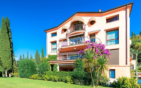 Corazza 6+1: Domicile, Arbuste, Zone Résidentielle, Appartement, Jardin, Biens, Balcon, Villa, Hacienda, Cour