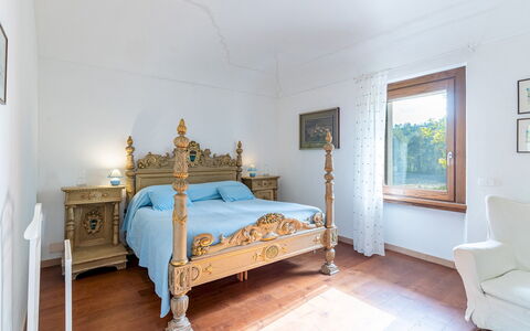 Cascina la Valle 10+2: Meubles, Design Intérieur, Lit, Chambre, Sol, Sol, Drap De Lit, Pièce, Literie, Éclairage