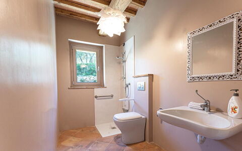 Amandula 6: Mur, Salle De Bains, Luminaire Plomberie, Design Intérieur, Sol, Sol, Siège De Toilette, Toilette, Plomberie, Domicile