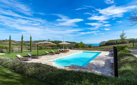 Borgo da Monte 8: Bleu, Lot Terre, Aménagement Paysager, Jardin, Passerelle, Piscine, Eco Hôtel, Mobilier De Jardin, Plantation