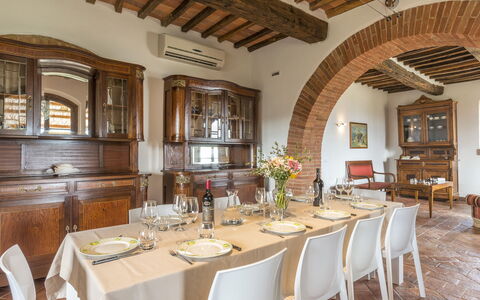Bossoncina 8+1: Meubles, Design Intérieur, Table, Plafond, Chaise, Pièce, Sol, Table Cuisine Et Salle A Manger, Éclairage, Salle À Manger