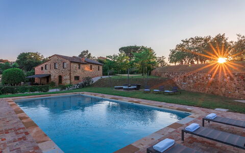 Bossoncina 8+1: Bleu, Piscine, Architecture, Biens, Ferme, Hacienda, Villa, Manoir, Aménagement Paysager, Caractéristique De L'Eau