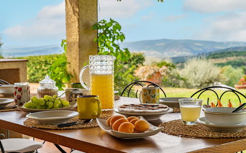 Casale le Conce 6: Aliments, Vaisselle, Serveware, Meubles, Table, Drinkware, Ingrédient, Vaisselle, Fruit, Assiette