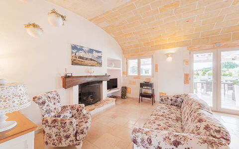 White Stone House 6+1: Meubles, Domicile, Canapé, Chaise, Salon, Plafond, Table Basse, Table Cuisine Et Salle A Manger
