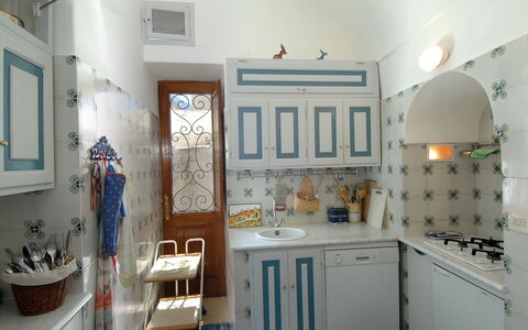 Casa Maria 6+2: Sol, Design Intérieur, Sol, Meubles, Éclairage, Cuisine, Pièce, Tuile, Comptoir, Plafond