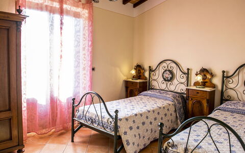 Vinciluna 4: Chambre, Meubles, Design Intérieur, Lit, Sol, Drap De Lit, Literie, Sol, Cadre De Lit, Linge