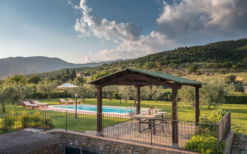Vinciluna 4: Porche, Eco Hôtel, Chalet, Ferme, Jardin, Chaîne De Montagnes, Biens, Piscine, Ombre