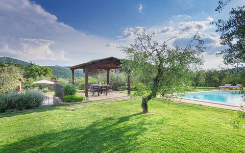 Vinciluna 4: Jardin, Ferme, Chaîne De Montagnes, Pelouse, Eco Hôtel, Aménagement Paysager, Parc, Piscine, Hacienda, Recours