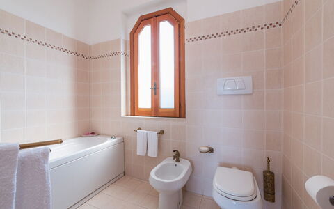 Ripari di Giobbe 6+2: Sol, Luminaire Plomberie, Salle De Bains, Sol, Design Intérieur, Robinet, Évier, Plomberie, Lavabo, Toilette