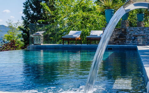 Il Castellaccio 8: Bleu, L'Eau, Piscine, Composite, Caractéristique De L'Eau, Recours, Loisir, Réflexion, Tropiques, Eco Hôtel