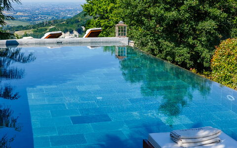 Il Castellaccio 8: Bleu, Piscine, L'Eau, Composite, Caractéristique De L'Eau, Recours, Loisir, Eco Hôtel, Mobilier De Jardin, Ombre