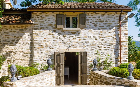 Il Castellaccio 8: Mur, Arbuste, Maison, Porte, Domicile, Chalet, Mur De Pierre, Printemps, Jardin, Biens