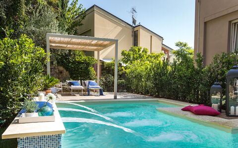 Il Ciliegio sul Lago 6: Piscine, Recours, Pot De Fleur, Eco Hôtel, Composite, Jardin, Mobilier De Jardin, Loisir, Caractéristique De L'Eau, Plante D'Appartement