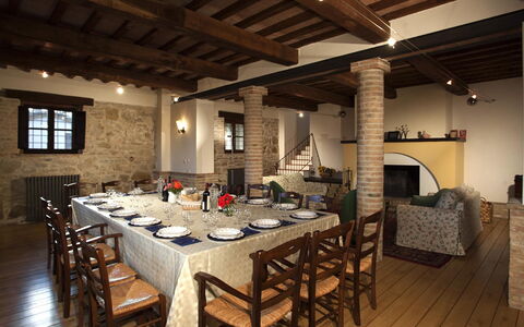 Il Borgo 16: Meubles, Design Intérieur, Sol, Table, Bois, Chaise, Plafond, Sol, Table Cuisine Et Salle A Manger, Salle À Manger