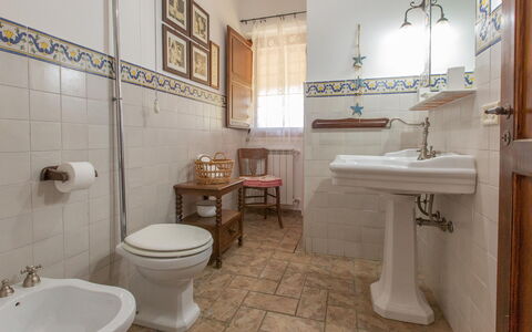 Il Giardino dei Limoni 8: Sol, Design Intérieur, Sol, Luminaire Plomberie, Tuile, Siège De Toilette, Évier, Toilette, Salle De Bains, Moulage