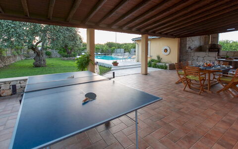 Il Giardino dei Limoni 8: Meubles, Sol, Sol, Piscine, Recours, Table, Design Intérieur, Chaise, Ombre, Tuile