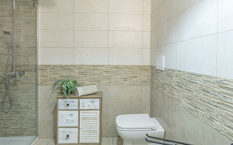 Il Grillo 10: Sol, Sol, Tuile, Luminaire Plomberie, Salle De Bains, Plomberie, Toilette, Robinet, Céramique