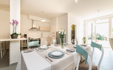 Casa di Eolo 8+2: Meubles, Design Intérieur, Sol, Plafond, Chaise, Table, Table Cuisine Et Salle A Manger, Sol, Pièce, Salle À Manger