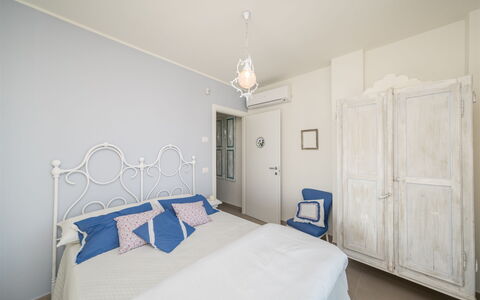Casa di Eolo 8+2: Chambre, Meubles, Lit, Design Intérieur, Drap De Lit, Literie, Sol, Linge, Textile, Pièce