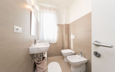 Casa di Eolo 8+2: Sol, Sol, Luminaire Plomberie, Toilette, Design Intérieur, Salle De Bains, Siège De Toilette, Plomberie, Évier, Bidet