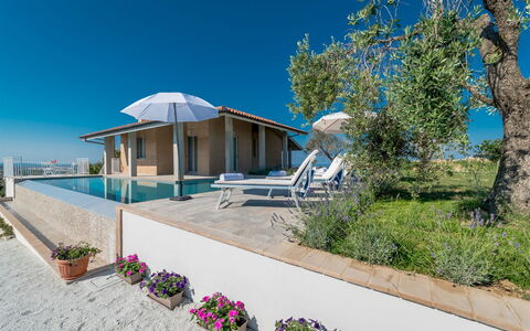Casa di Eolo 8+2: Biens, Villa, Ombre, Balcon, Piscine, Eco Hôtel, Recours, Mobilier De Jardin, Structure En Plein Air, Parapluie
