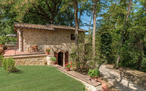 Mulino della Quercia 2+1: Mur, Architecture, Arbuste, Maison, Jardin, Zone Rurale, Chalet, Biens, Arrière-Cour
