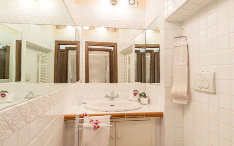 Mulino della Quercia 2+1: Lavabo, Salle De Bains, Design Intérieur, Luminaire Plomberie, Mur, Sol, Évier, Sol, Miroir, Robinet