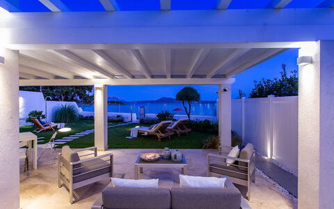 Villa Amar 4: Sol, Plafond, Sol, Recours, Piscine, Colonne, Ombre, Pergola, Structure En Plein Air, Patio