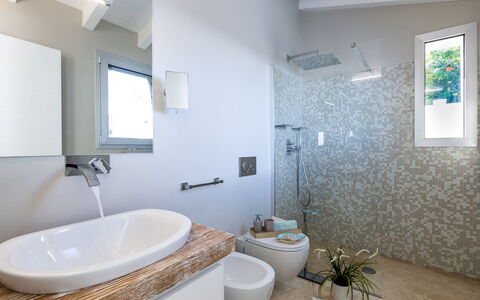Villa Amar 4: Salle De Bains, Luminaire Plomberie, Sol, Mur, Design Intérieur, Lavabo, Évier, Sol, Robinet, Domicile