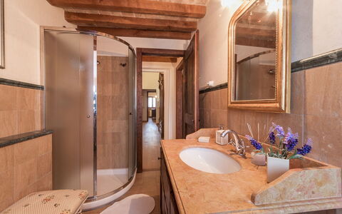 Villa Ambrah 12+1: Design Intérieur, Sol, Bois, Luminaire Plomberie, Sol, Lavabo, Salle De Bains, Plafond, Robinet, Éclairage