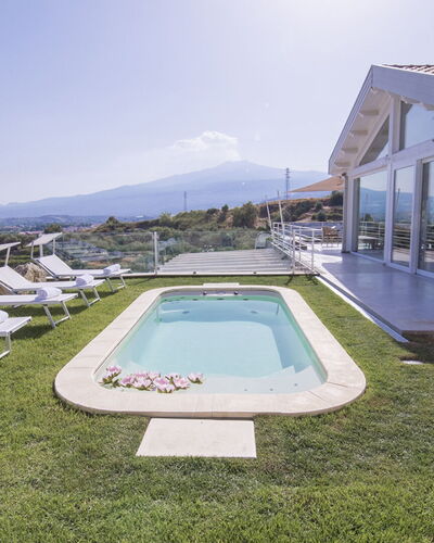 Villa Aura 6: Piscine, Recours, Mobilier De Jardin, Biens, Eco Hôtel, Parapluie, Ombre, Aménagement Paysager, Villa, Hacienda