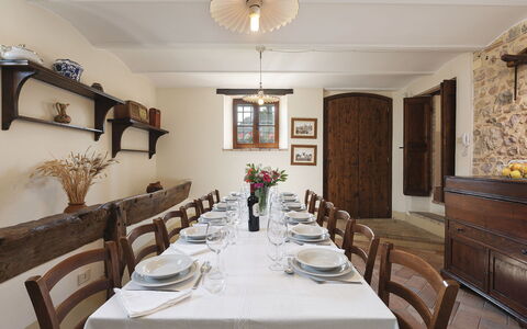 Villa di Morice 14: Meubles, Design Intérieur, Table, Bois, Salle À Manger, Table Cuisine Et Salle A Manger, Plafond, Sol, Chaise, Éclairage